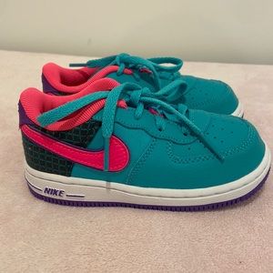 Brand new adorable Nike neon girls sneakers size 8, turquois/ pink/ purple!